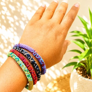 Handgefertigtes Stretch Perlenarmband für Großes Handgelenk | Boho Perlen Armband | Bunt Stapelbar Armband | Geschenk für Frauen | 2.8 Größe