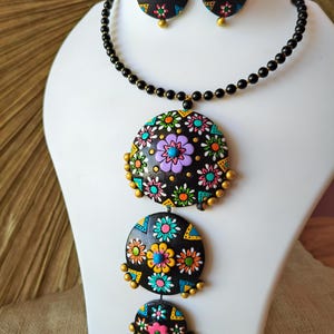 Ensemble de collier floral bohème fait main en argile, bijoux ethniques peints à la main
