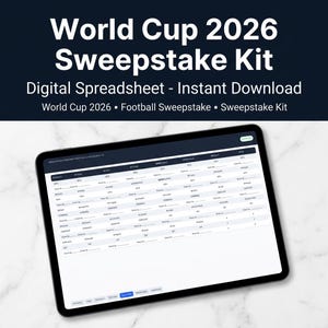 Könnte beinhalten: Ein Tablet zeigt eine digitale Tabelle für ein "World Cup 2026 Sweepstake Kit". Der Bildschirm zeigt ein Raster für Fußball-Gewinnspieleinträge. Der Text oben lautet "Sofort-Download".