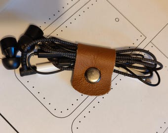 Patrón de organizador de cables de cuero: Plantilla PDF con correa a presión