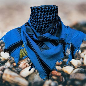Palestinian Keffiyeh Scarf: Traditional Cotton Shemagh with Tassels