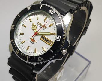Reloj Citizen Automático para Hombre Reacondicionado, 21 Joyas, Esfera Blanca, Piel Sintética Negra, 36 mm