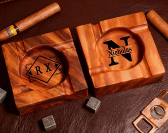 Cenicero de nogal personalizado, regalo navideño grabado para hombres, soporte para puros personalizado, regalo único para esposo, padre o padrinos de boda