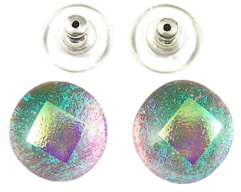 Boucles d'oreilles en verre dichroïque - 12 mm (1/2 po) - Vert turquoise kiwi avec point doré - Fermoir à tige ou à clip néon - Reflets bleus et roses effet pierre de lune