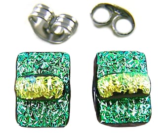 Boucles d'oreilles en verre dichroïque sur tige - 1/4" 8 mm - Vert émeraude citron vert et jaune doré Petits clous d'oreille carrés en acier chirurgical en verre fusionné froissé