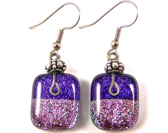 Boucles d'oreilles pendantes en verre dichroïque - Violet violet rose Verre fusionné dichro - Perles sur fil d'acier chirurgical / Clip on - 3/4" 20 mm