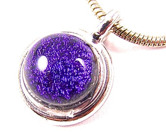 Pendentif en verre dichroïque - Améthyste violette raisin - Point dichroïque rond en verre fusionné argenté - Breloque en étain - Cabochon en verre de 8 mm (1/4")