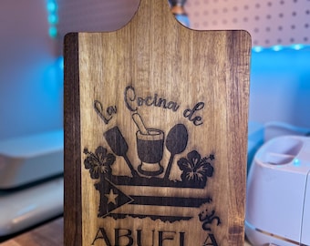 Personalized Acacia Cutting Board: La Cocina de Abuela Recipe Gift