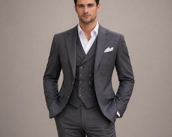 Abito da sposo da uomo a tre pezzi color grigio antracite, con gilet doppiopetto e vestibilità slim.