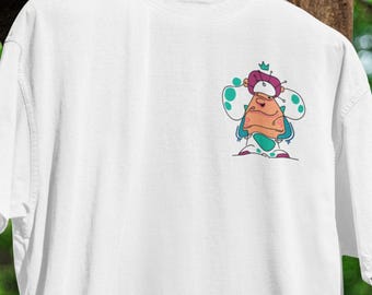 Diseño de camiseta con un personaje de corona de dibujos animados: ropa urbana divertida y gráfica para looks a la moda