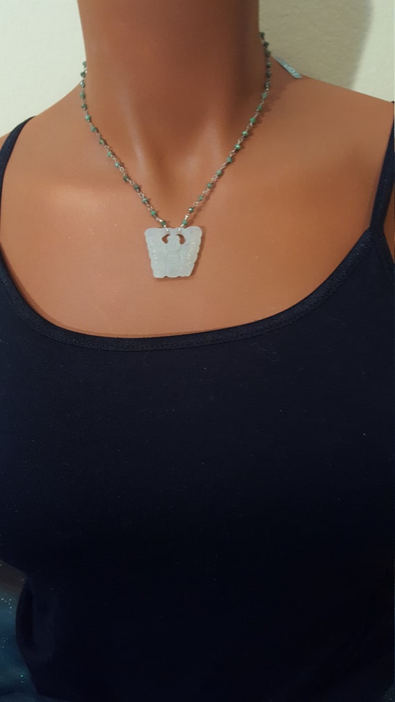Pendentif vintage en pierre de jade vert sculpté avec broche