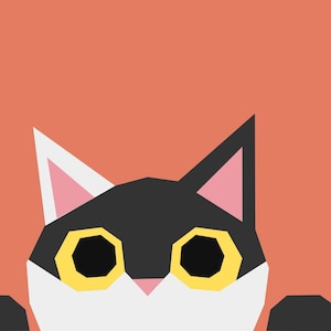 Puede incluir: Una ilustración gráfica de un gato blanco y negro con grandes ojos amarillos y orejas rosadas por dentro. El gato está sobre un fondo coral sólido, con una pata negra levantada y una larga cola negra con la punta blanca extendida hacia arriba.