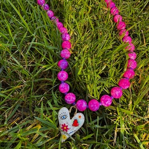 Collar de cuentas con dije