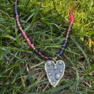 Collar de cuentas con dije