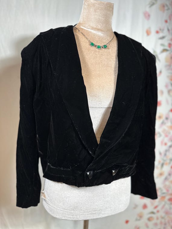 Veste vintage femme en velours noir années 80 Segreta coupe courte élégante chic rétro