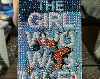 Libro "La ragazza che fu rapita" di Charlie Donlea, personalizzato e abbagliante