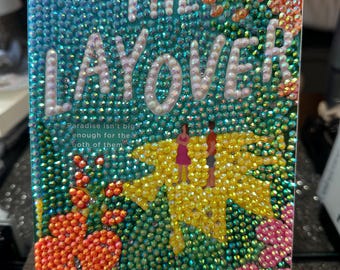 Il libro "The Layover Book" di Lacie Waldon, personalizzato e abbagliante