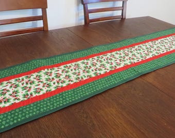 Chemin de table de Noël en houx de 71 po.