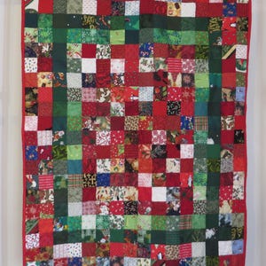 Christmas Patchwork Lap Quilt: Red & Green Holiday Decor (49x39)