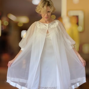 Entzückender Weißer Vintage Peignoir