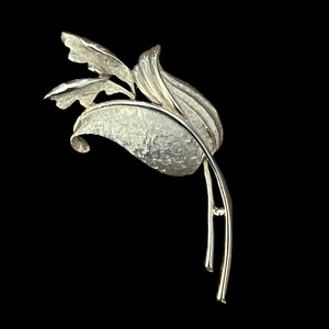 Vintage Matte and Shiny Gold Floral Brooch
