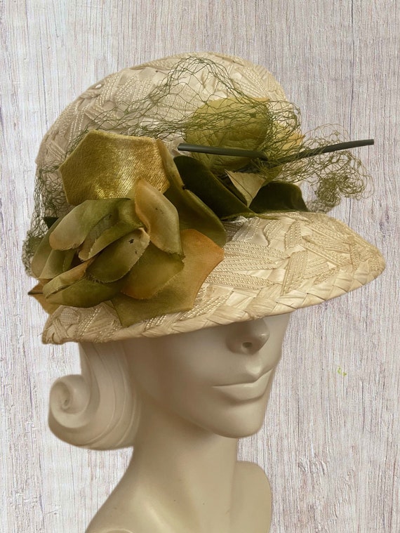 Vintage Ivory Rafffia Bucket Hat With Floral Acce… - image 3