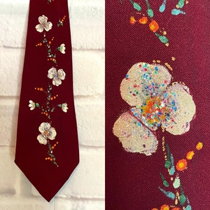 Gorgeous Vintage Novelty Rockabilly Hand Painted Floral Necktie