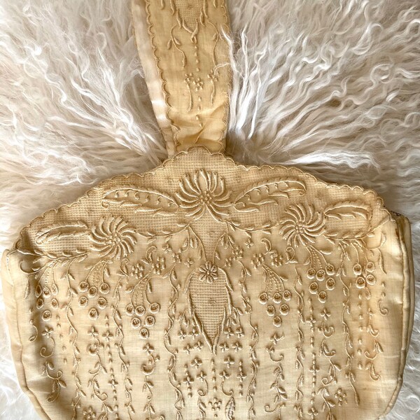 Lovely Vintage  1930's/40's SILK ORGANZA EMBROIDERED Wedding Purse.