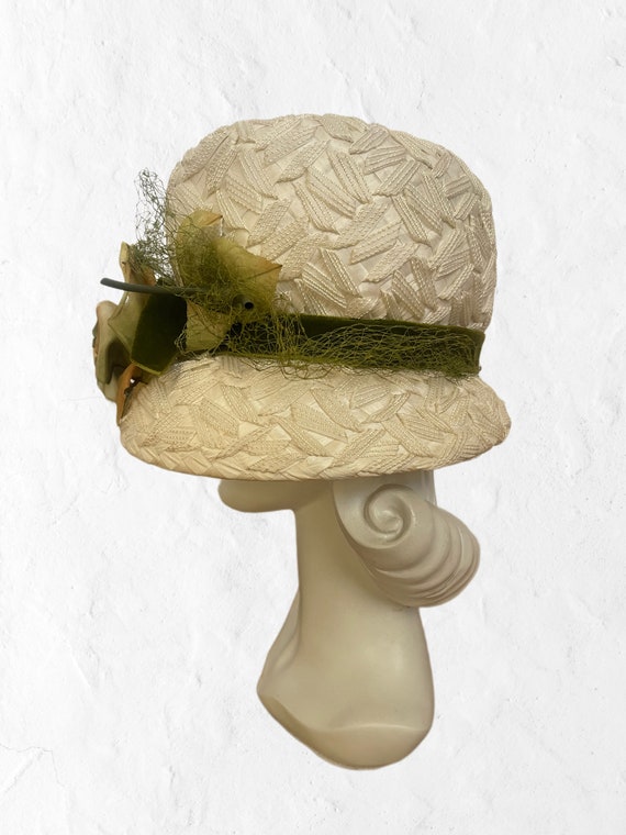 Vintage Ivory Rafffia Bucket Hat With Floral Acce… - image 4