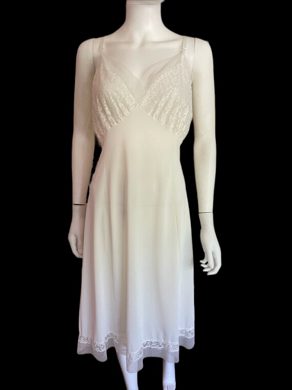 Sweet Vintage White Nylon Lace Dress Slip - image 6