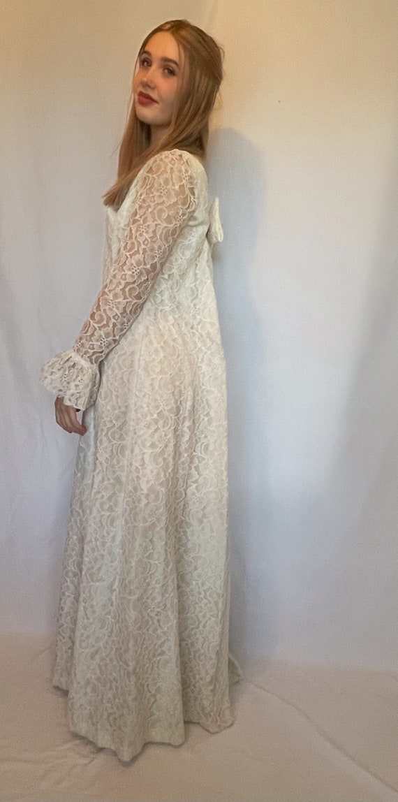 Stunning Mid Century Lace Wedding Dress - image 9