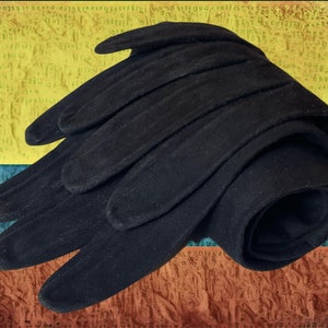 Drop Dead Gorgeous Black Suede Vintage Bracelet Gloves