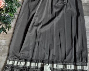 Przepiękna, czarna, nylonowa i koronkowa halka w stylu vintage