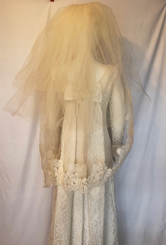 Stunning Mid Century Lace Wedding Dress - image 8