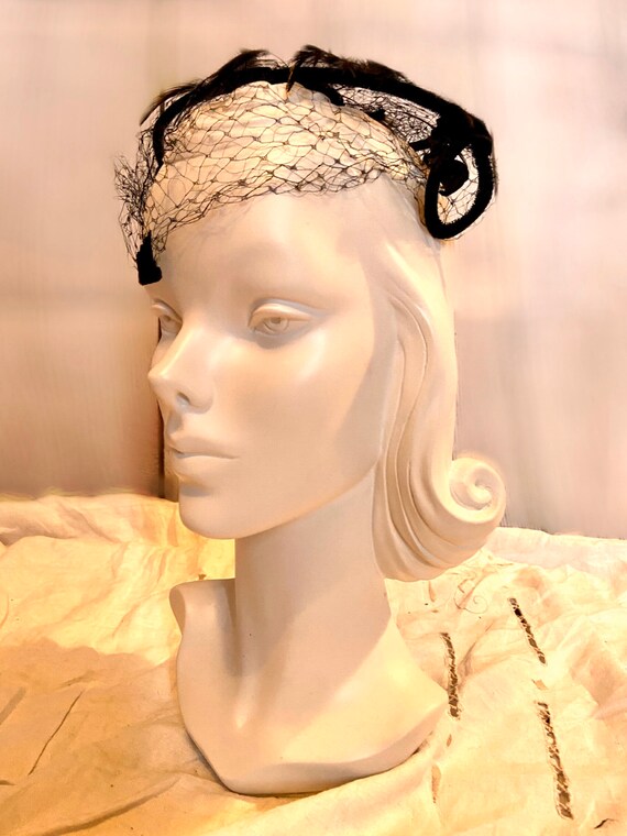 Vintage Black Velvet and FEATHER Cocktail Fascinator With  display picture 3