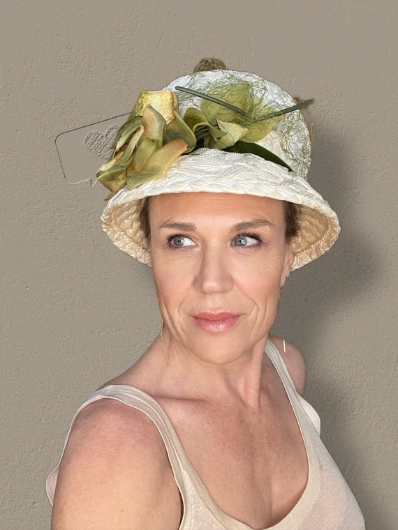 Vintage Ivory Rafffia Bucket Hat With Floral Acce… - image 1
