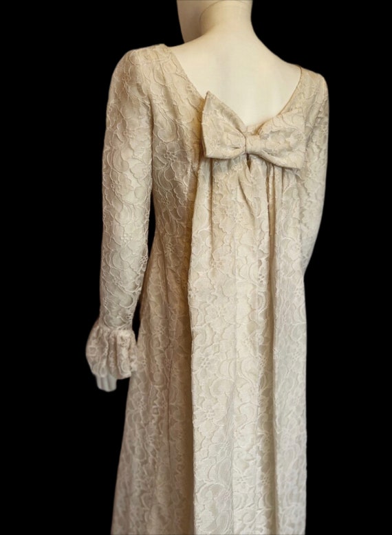 Stunning Mid Century Lace Wedding Dress - image 4
