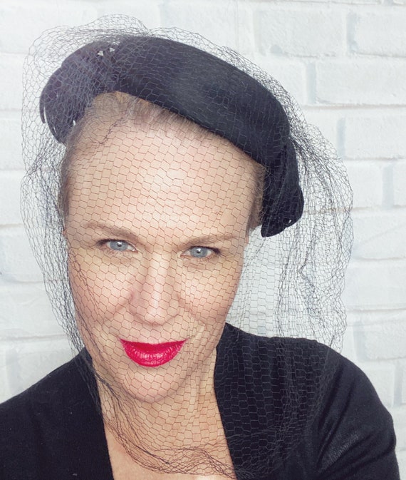 Chic Vintage Black Fanciful Hat with Veil