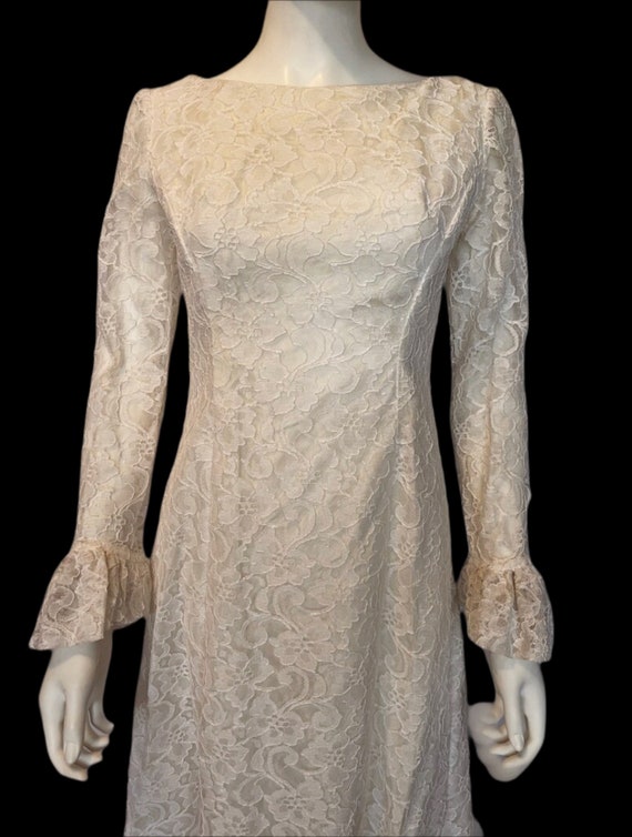 Stunning Mid Century Lace Wedding Dress - image 3