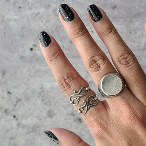 vintage chunky art deco silver signet ring for men women large stacking retro unisex jewelry for fathers dad boyfriend significant other image 1