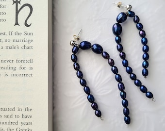 dark blue navy pearl drop earrings, bold modern pearl earrings, asymmetrical statement dangle pearl earrings, june abstract wedding jewelry