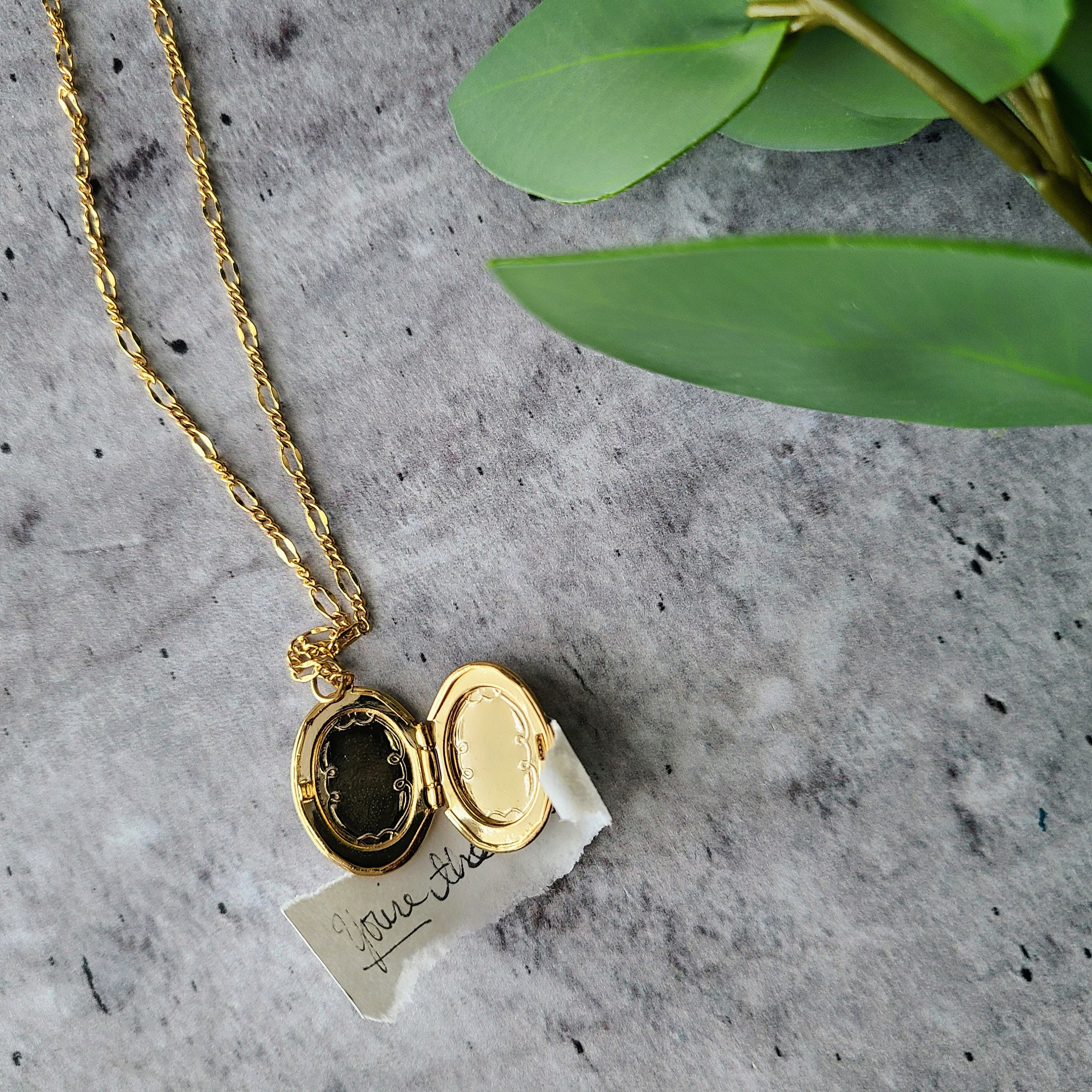 Margot Vintage Gold Short Pendant Necklace | Kendra Scott