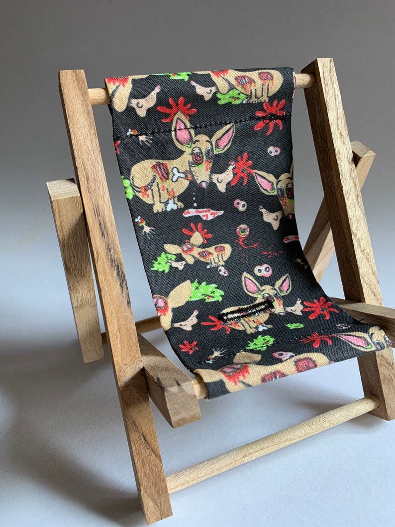 Zombie Dog Large Cell Phone Chair Mamakohawaii imagem 1