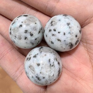 20 mm naturlig kiwi-jaspis-sfär, kiwi-sten, helande kristallkula, jordande energi-ädelsten bild 5