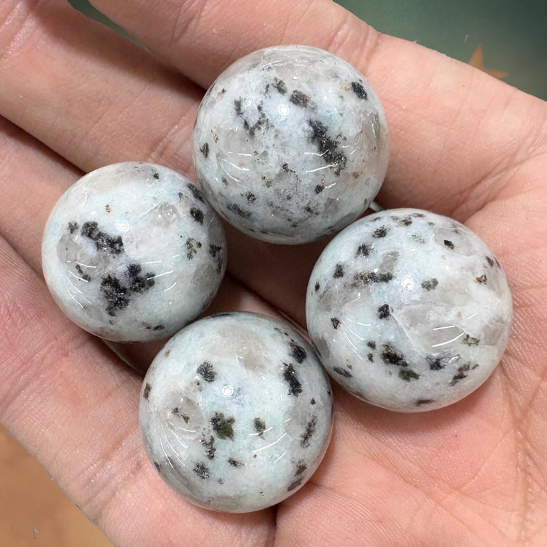 20 mm naturlig kiwi-jaspis-sfär, kiwi-sten, helande kristallkula, jordande energi-ädelsten bild 1