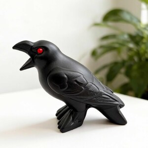 Cuervo de obsidiana negra de 9 cm, tallado natural de cuervo, protector de altar gótico, escudo del chakra raíz, tótem chamánico de lujo.