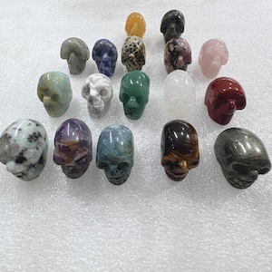Crystal Skull Carving 1 Inch, Natural Gemstone Mini Skull Decor, Healing Crystals for Energy, Halloween Witch Altar, Gothic Gift Ornament