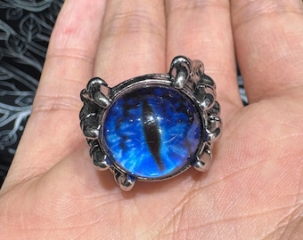 Bague oeil de dragon bleu : sertissage griffe gothique, bijoux fantaisie réglables