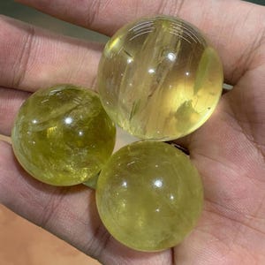 Esfera de citrino natural de 2 a 3 cm / Bola de energía de cristal curativo para la prosperidad