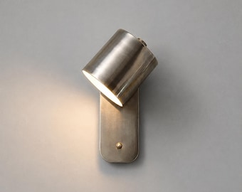 Aplique de pared de latón de estilo moderno de mediados de siglo, lámpara cilíndrica ajustable, luz de lectura de mesilla de noche antigua, aplique de pared minimalista italiano.